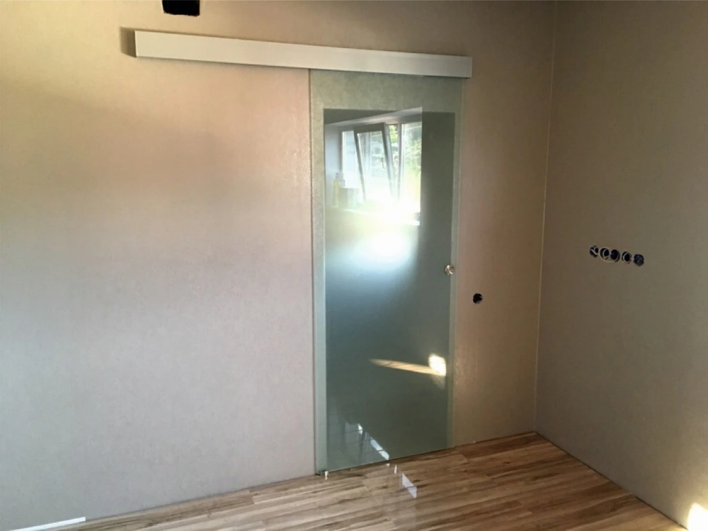 Стеклянные двери раздвижные в интерьере, установка Стеклянные двери выполнена компанией «Стекло Кубани»