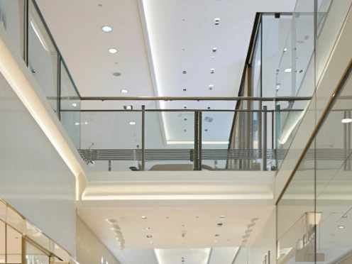 Ограждения в торговые центры, выполненные компанией «Стекло Кубани»