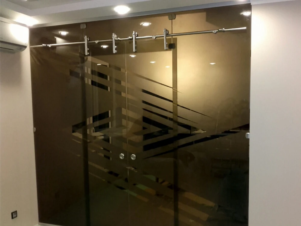 Перегородки раздвижные от компании «Стекло Кубани» – качественное изготовление и установка перегородок на заказ