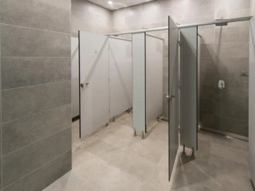 Сантехнические стеклянные перегородки, изготовление на заказ от  компании «Стекло Кубани»