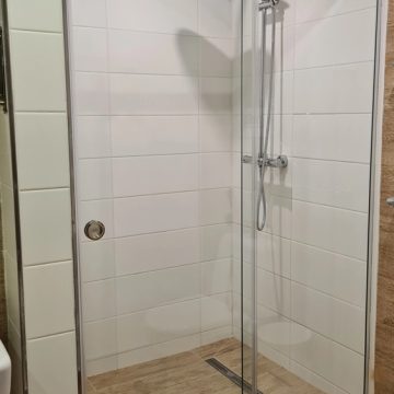 Душевая прямая прозрачная