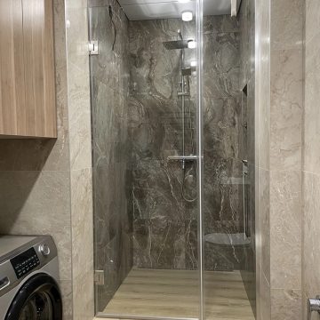 Душевая прямая распашная